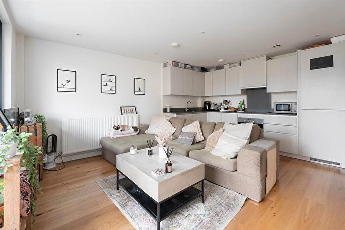 1 Bedroom Flat For Sale In Dalston Lane, London, E8