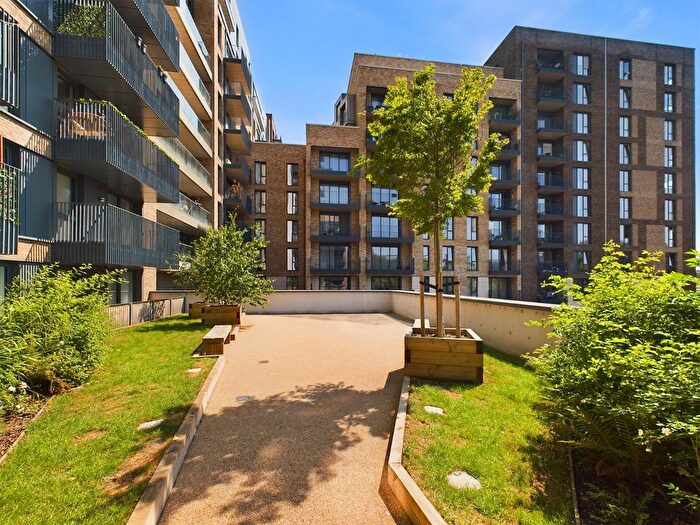 1 Bedroom Flat For Sale In Mill Mead, Staines-Upon-Thames, Surrey, TW18