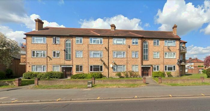 3 Bedroom Flat To Rent In Hillside Court Crossbrook Street, Cheshunt, Waltham Cross, EN8