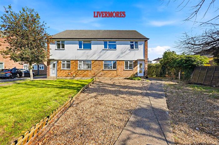 2 Bedroom Maisonette For Sale In Stonefield Close, Bexleyheath, DA7