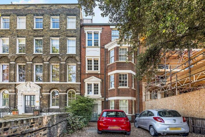 3 Bedroom Flat To Rent In Clapham Road, London SW9