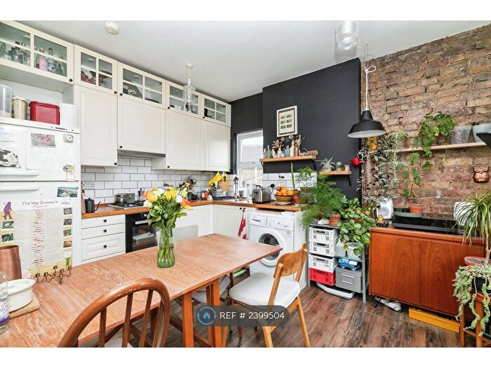 2 Bedroom Flat To Rent In Myrtle Road, London, E17