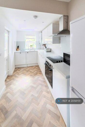 3 Bedroom Terraced House To Rent In Wollaton Road, Nottingham, NG9