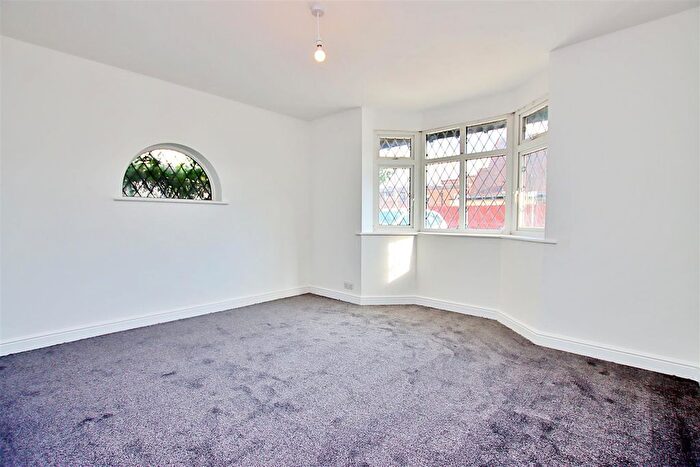 2 Bedroom Bungalow For Sale In Grosvenor Road, Borehamwood, WD6