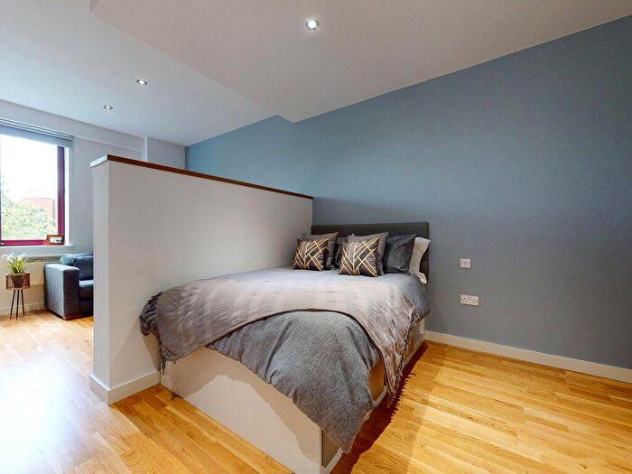 Apartment To Rent In Apt, Q One Residence #, LS2