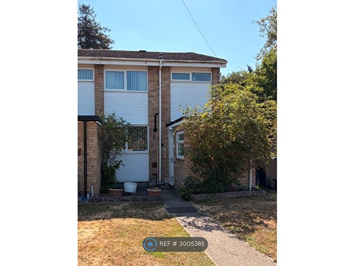 3 Bedroom Semi-detached House To Rent In Ellison Close, Windsor, SL4