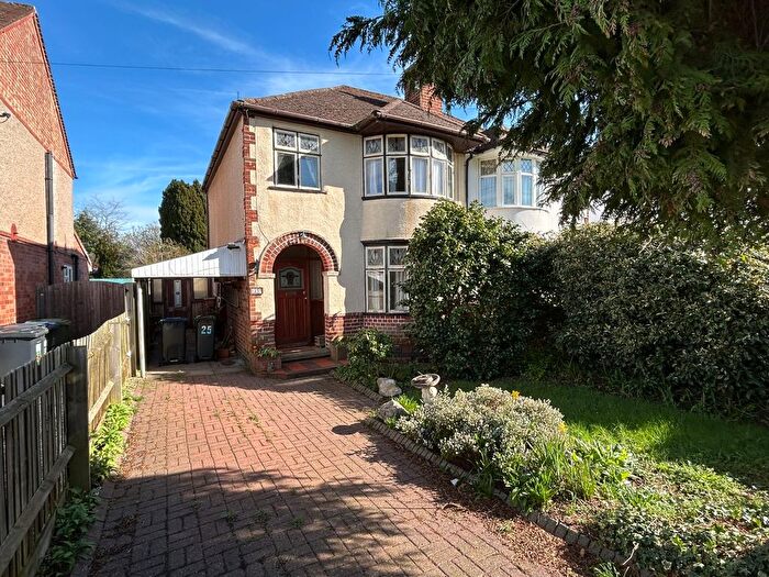 3 Bedroom Semi Detached House For Sale In Common Lane, Kenilworth, Warwickshire, CV8