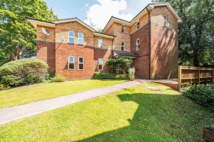 2 Bedroom Flat To Rent In Oakwood Close, Otterbourne, SO21