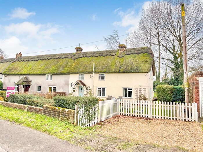 2 Bedroom Cottage For Sale In Dorchester Road, Lytchett Minster, Poole, BH16