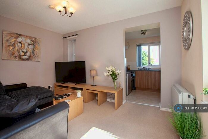 1 Bedroom Flat To Rent In Rowantree Drive, Bradford, BD10
