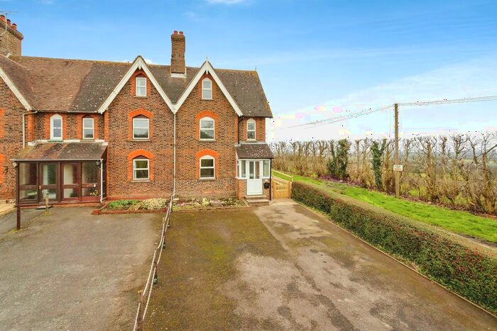 3 Bedroom Cottage For Sale In Barn Hill, Hunton, Maidstone, ME15