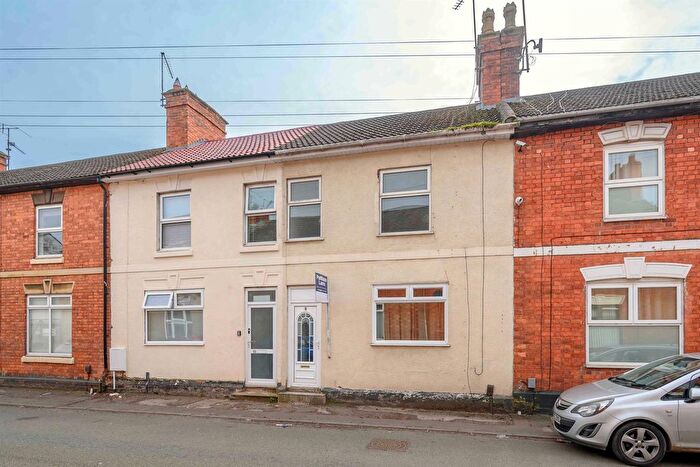 3 Bedroom Terraced House For Sale In Havelock Street, Kettering, NN16