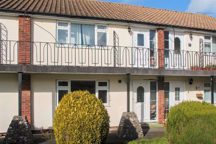 1 Bedroom Flat To Rent In Spanish Court, Burgess Hill, West Sussex, RH15