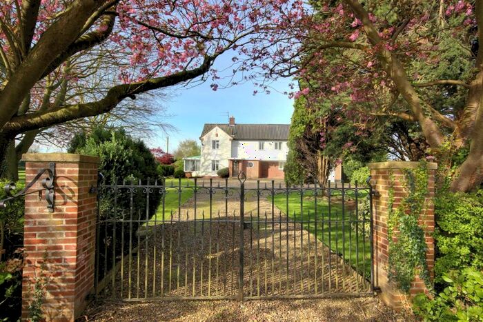 3 Bedroom Detached House For Sale In Cherry Burton Road, Bishop Burton, Beverley, HU17