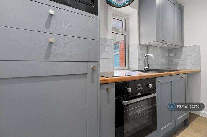 1 Bedroom Flat To Rent In Herald Court, Eastbourne, BN21