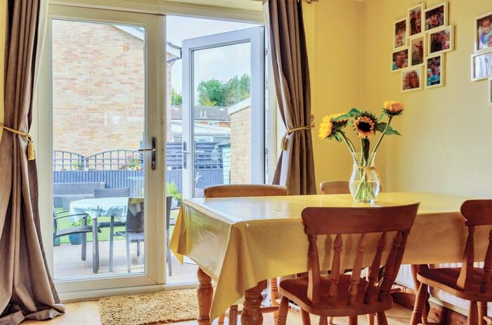 3 Bedroom Terraced House For Sale In Common View, Midhurst, GU29