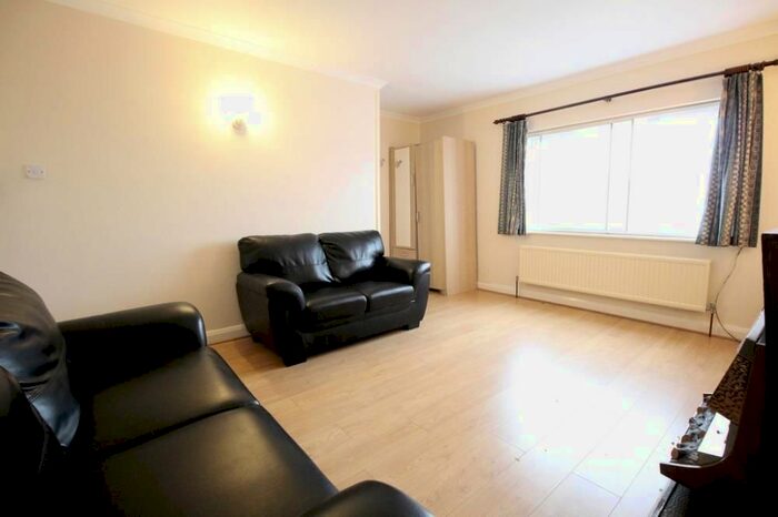2 Bedroom Flat To Rent In Ambassdor Close, Hounslow, TW3