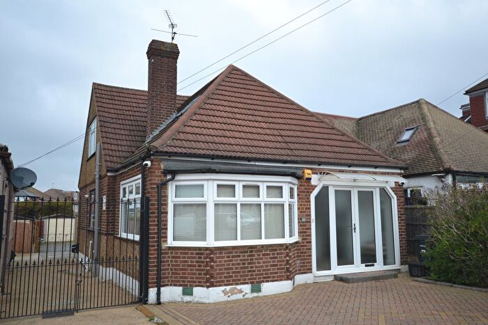 4 Bedroom Detached Bungalow For Sale In Ewellhurst Road, Ilford, IG5