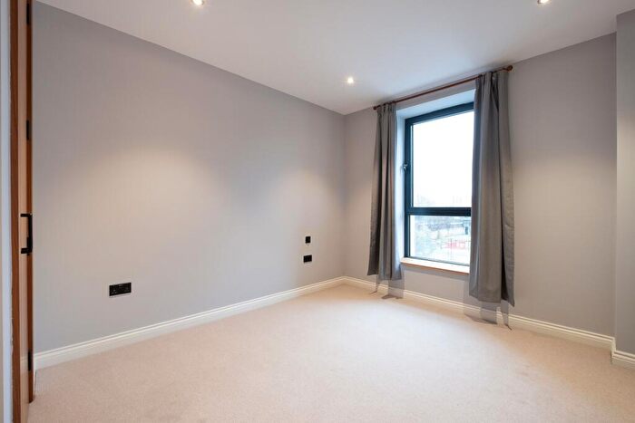 2 Bedroom Apartment To Rent In Balham High Road, SW12