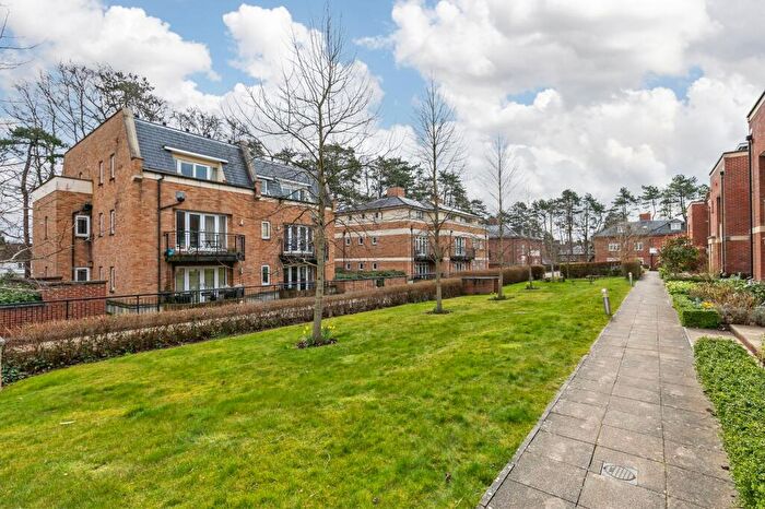 2 Bedroom Flat For Sale In Fraser Gardens, Winchester, SO22