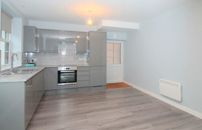 1 Bedroom Apartment To Rent In Bedroom Ground Floor Apartment In Caterham Valley, CR3