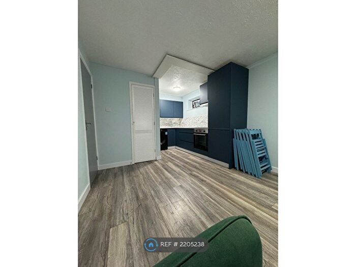 1 Bedroom Flat To Rent In Park Court, Banbury, OX16