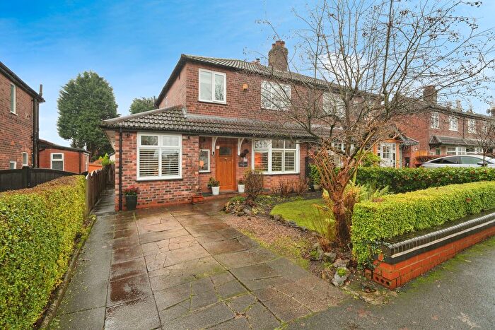 3 Bedroom Semi Detached House For Sale In Pine Grove, Manchester, M30