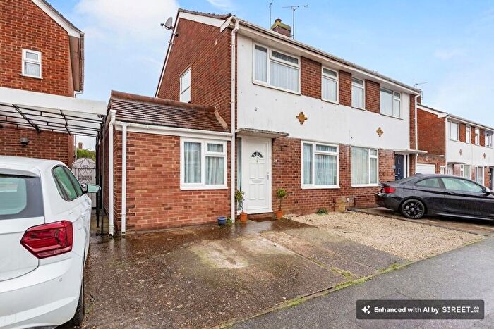 3 Bedroom Semi Detached House For Sale In Robson Drive, Aylesford, ME20