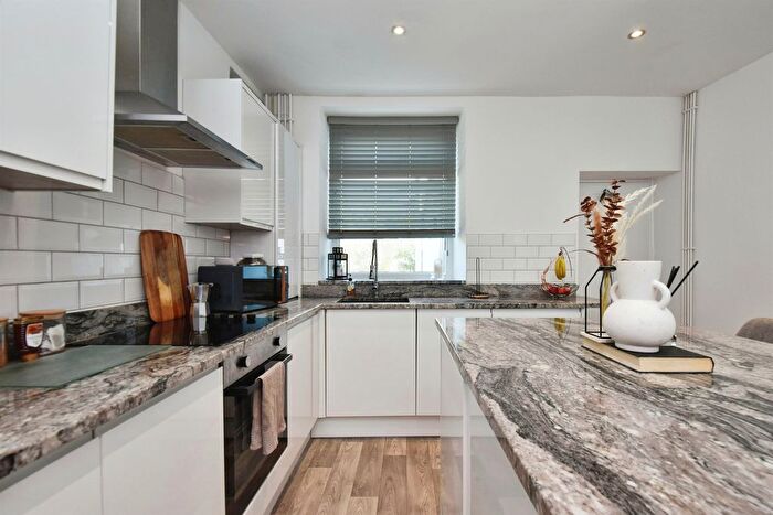 3 Bedroom End Of Terrace House For Sale In Aberdare Road, Mountain Ash, CF45