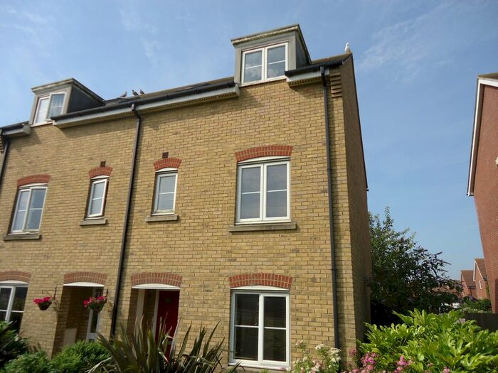 4 Bedroom Semi-Detached House To Rent In Aspen Drive, Whitfield, Dover, CT16