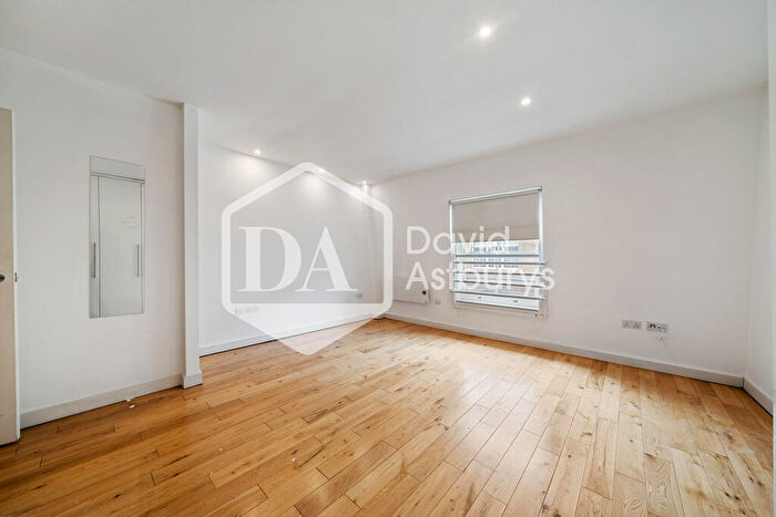 Apartment To Rent In York Way, Kings Cross, London, N1