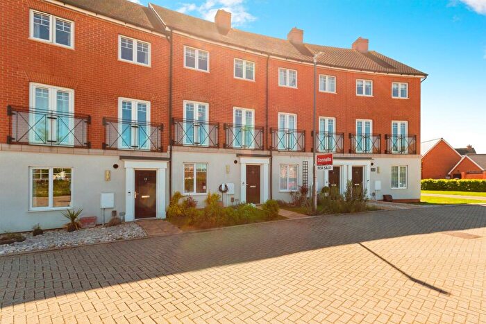 4 Bedroom Terraced House For Sale In Tipton Crescent, Broughton, Aylesbury, HP22