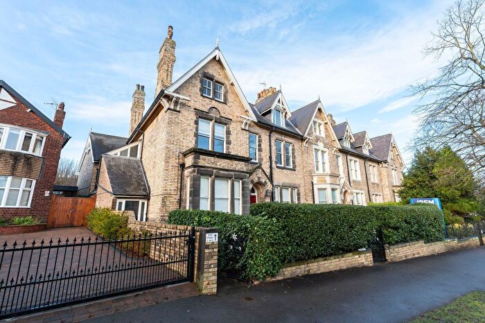 3 Bedroom Flat For Sale In Tadcaster Road, York, YO24