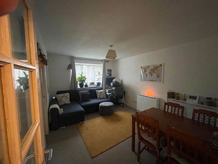 1 Bedroom Flat To Rent In Mullards Close, Mitcham, CR4