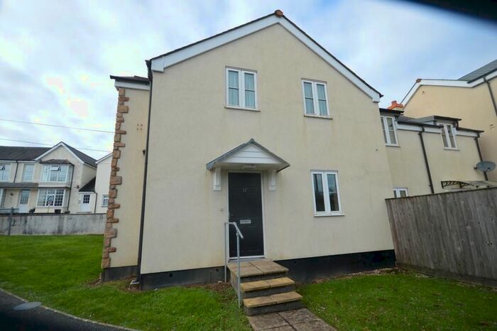 2 Bedroom Flat To Rent In Hillside Court, Higher Bugle, PL26