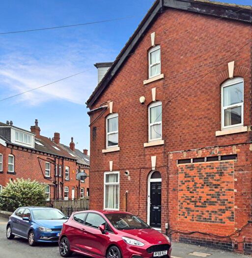 9 Bedroom Terraced House For Sale In Welton Road, Leeds, LS6