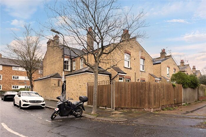 2 Bedroom Maisonette For Sale In Southfield Road, London, W4
