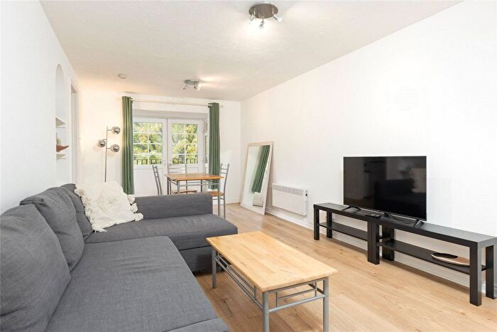 2 Bedroom Flat To Rent In Selhurst Close, London, SW19