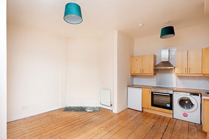 1 Bedroom Flat To Rent In Smithfield Street, Gorgie, Edinburgh, EH11