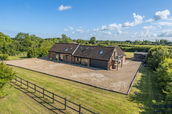 4 Bedroom Detached House For Sale In Dauntsey, Chippenham, SN15