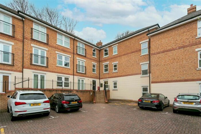 2 Bedroom Apartment To Rent In Adrian Close, Hemel Hempstead, HP1