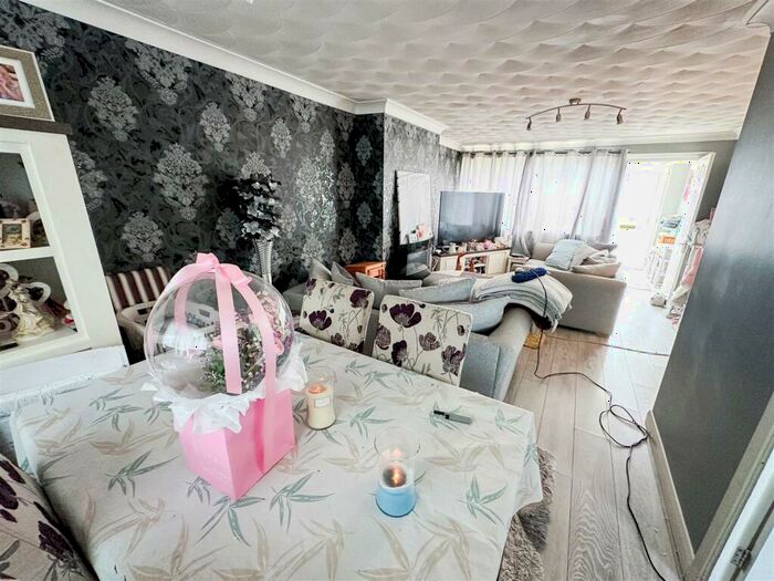 3 Bedroom Semi-Detached House For Sale In Woodford Close, Great Clacton, Essex, CO15