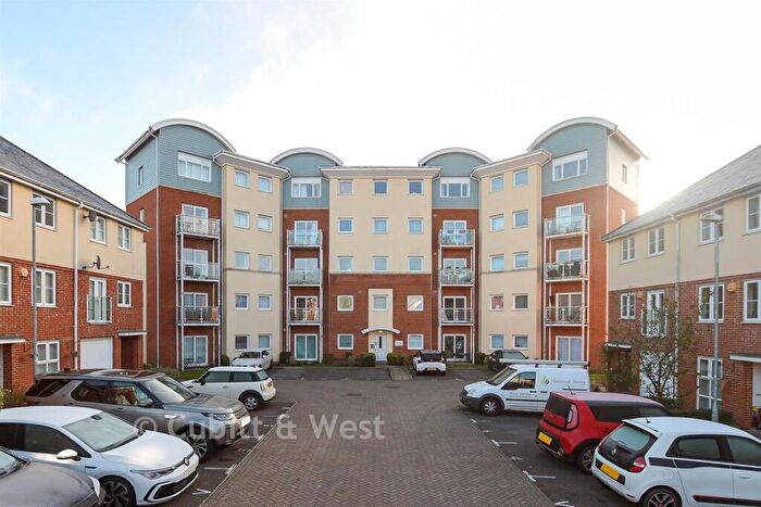 1 Bedroom Flat For Sale In Yoxall Mews, Redhill, Surrey, RH1