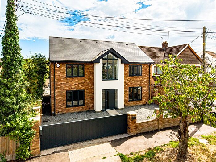 4 Bedroom Detached House For Sale In Grange Avenue, Wickford, SS12