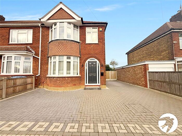 3 Bedroom End Of Terrace House To Rent In Eastwood Road, Sittingbourne, Kent, ME10