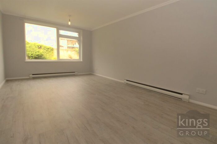 2 Bedroom Flat To Rent In Woodgrange Court, Rawdon Drive, Hoddesdon, EN11