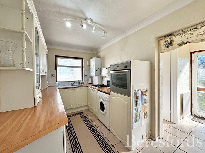 2 Bedroom Bungalow For Sale In Norman Road, Hornchurch, RM11