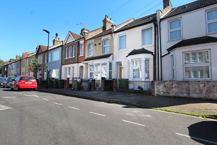 2 Bedroom Terraced House For Sale In Chadwin Road, London, E13