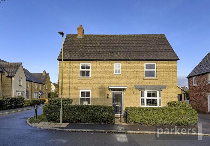 4 Bedroom Detached House For Sale In Elmhurst Way, Carterton, OX18