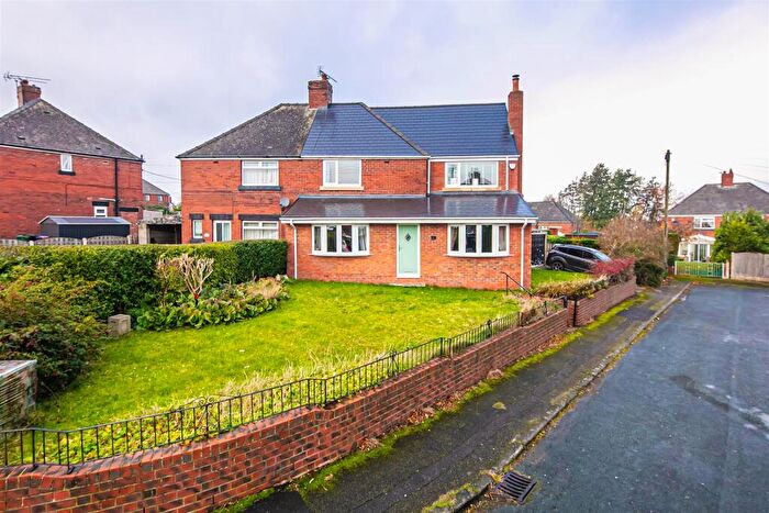 3 Bedroom Semi Detached House For Sale In Worsborough View, Tankersley, Barnsley, S75